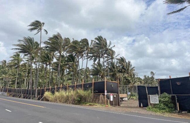 Photo: Entrance to Coco Palms resort