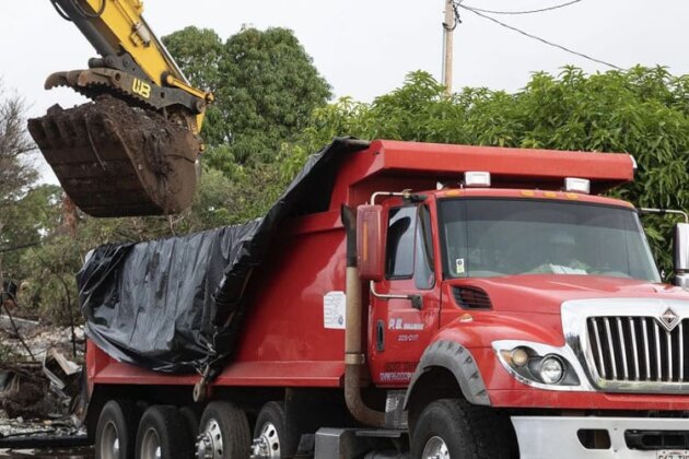 Photo: Excavator loading a dump truck