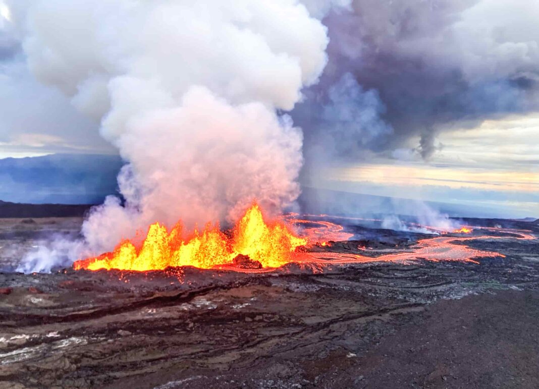Photo: 2022 Eruption of Maunaloa
