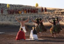 Hoʻokūʻikahi: ʻO ka Leo Kūpinaʻi Photo: Hoʻopaʻa Judy Journeay, Kumu Hula Māhealani Wong, and dancers from Nā Hanona o ka Hālau Hula Pā Ola Kapu