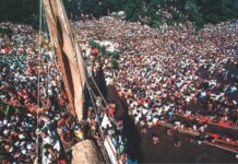Hōkūleʻa: Reconnecting Oceania Photo: Thousands crowd around Hōkūleʻa as she arrives at Papeʻete Harbor