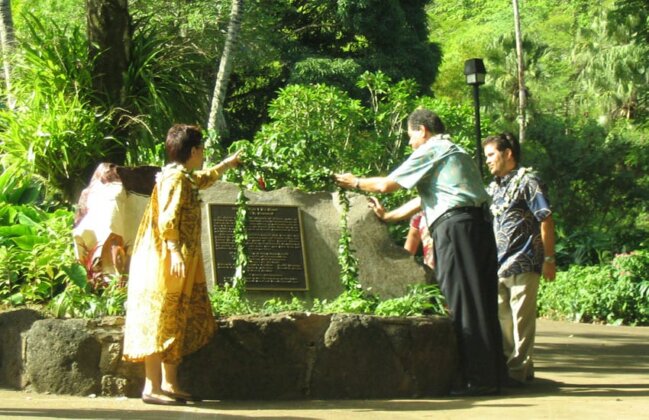 Photo: OHA trustees drape leis at the opening of Waimea valley