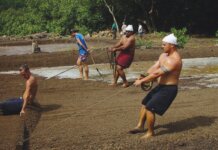 Kānāwai Kaiāulu i Mea e Hoʻomalu ai kō Kākou ʻĀina Kūpuna Photo: Volunteers work to restore water to a Loi